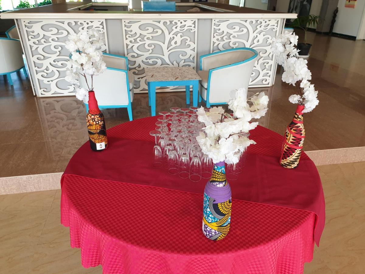 Djembe Beach Resort Kololi Kültér fotó